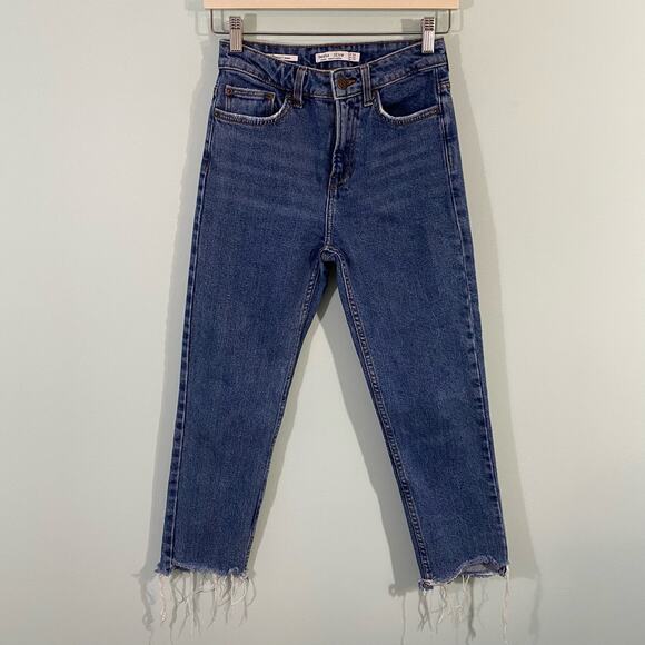 Bershka Denim Women's Straight Cropped High Rise Raw Hem Jeans Size 2 - Picture 1 of 5